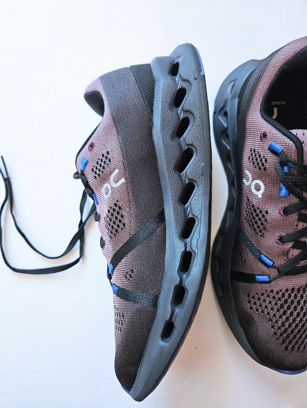Women's On Cloudsurfer Running Shoe Size 9M - Picture 2 of 9